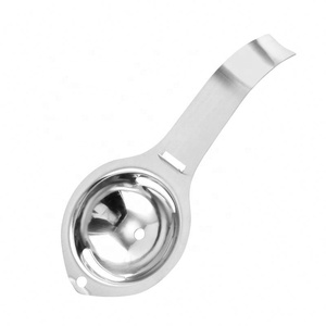 Séparateur manuel de jaunes et blancs d'œufs en acier inoxydable avec design à 3 trous pour la pâtisserie domestique et le fouettage des œufs - Product Image 5