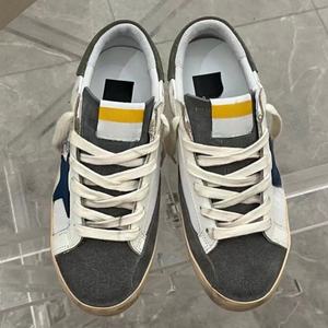 Zapatillas de Lujo de Diseñador con Estrellas Blancas, Transpirables, Antideslizantes, Cómodas, Estilo Urbano, Tendencia de Moda, Doradas con Efecto Desgastado - Product Image 2