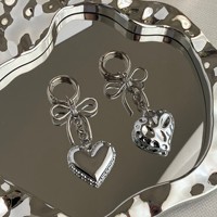 Porte-clés Cœur Nœud Papillon Métallique Personnalisable avec Logo, Plaqué Argent, Pendentif Sac Cœur 3D, Chaîne de Clés Cœur Martelé pour Femme, Idéal Cadeau