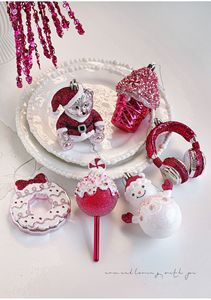 Set di Decorazioni Natalizie Rosa Glitterate, Ciondoli a Forma di Orsetto, Pupazzo di Neve, Cuffie e Cupcake per Albero di Natale e Feste - Product Image 6
