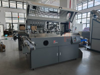 Machine d'impression sérigraphique automatique haute vitesse avec traitement UV par flamme pour bouteilles de boissons et pots de crème en plastique/verre multicolores