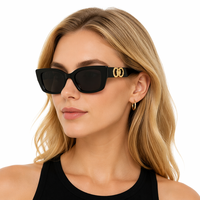 Lunettes de soleil tendance pour femme, monture épaisse en PC, style œil-de-chat carré, branches à boucle métallique, protection UV400, pour le quotidien, les rendez-vous et le street style