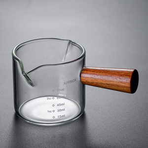 Tasse à mesurer en verre Kafei Shi, 70-80 ml, avec poignée en bois, double bec verseur, résistante à la chaleur, pour café et maison - Product Image 3