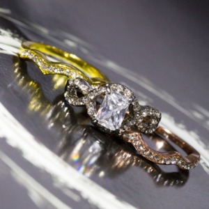 Anello da Donna a Tre Pezzi Traforato con Zirconi, Gioiello Trendy per Uso Quotidiano - Product Image 4