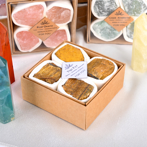 Caja de Regalo Personalizada con Piedras Curativas, Juego de Cristales Naturales de Cuarzo Rosa y Amatista en Bruto - Product Image 1