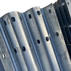 Resistente agli urti in acciaio ondulato barriera stradale resistente al traffico Guardrail in metallo costruzione Premium categoria di prodotto - Product Image 1