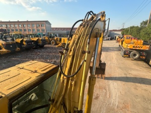 Excavadora de Orugas Usada Caterpillar CAT320CL de 20 Toneladas con Motor Diésel Hidráulico - Excelente Estado, 103KW de Potencia, 1000 Horas - Product Image 4
