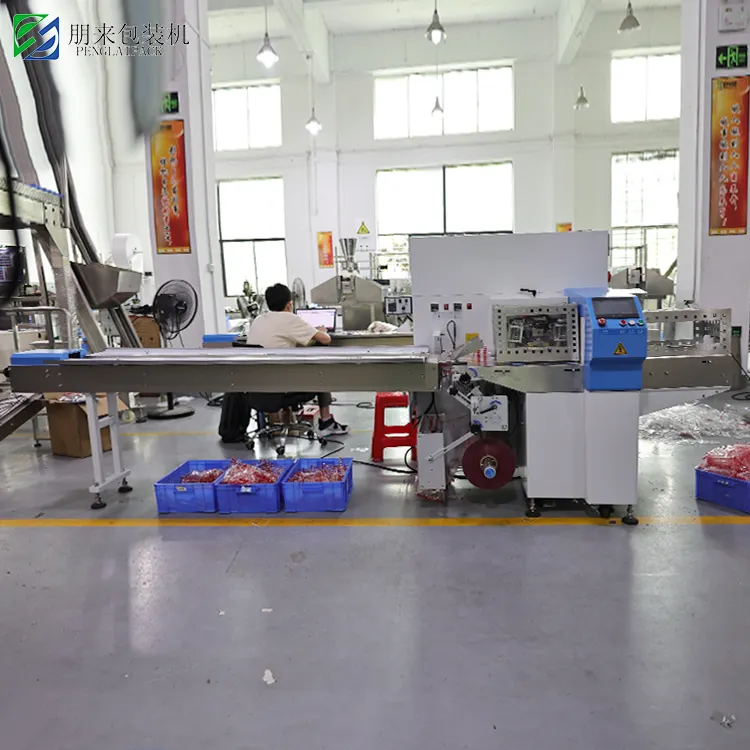 Automatic plastic bag horizontal pillow wafer double sandwiching cookies packaging flow wrapper biscuit packing machine