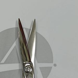 Ciseaux de barbier en acier inoxydable pour couper les cheveux en douceur avec repose-doigt Ciseaux de salon professionnels fabriqués au Pakistan - Product Image 3