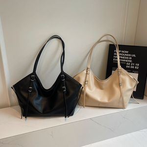 Meilleure Vente en Gros Sacs Fourre-Tout Tendance Personnalisés en PU pour Femme avec Chaînes à Bandoulière Unique - Nouveau Design de Sacs à Main pour Femme - Product Image 3