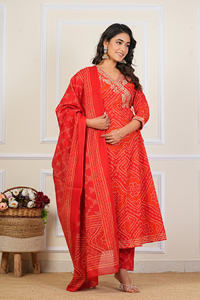 ชุดคุร์ติปักลายผ้าฝ้ายพร้อมกางเกงและผ้าคลุมไหล่ งานแฮนด์เมด ผลิตภัณฑ์สั่งทำจำนวนมาก - Product Image 4