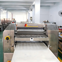 Laminoir à pâte électrique industriel commercial en acier inoxydable pour pâtisserie, pizza, croissants, équipement de boulangerie