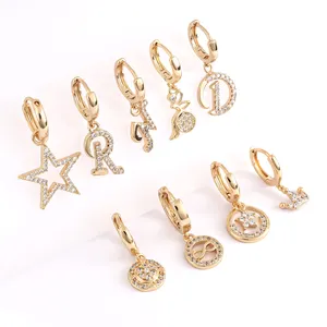 Moda oro 18 carati piatto ottone goccia lunga oro laminado aretes stella lettera corona angelo zircone diamante huggie orecchino di goccia per le donne