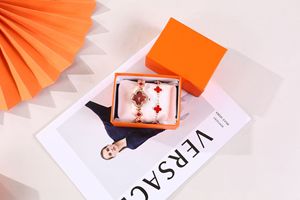 Set <span class=keywords><strong>Regalo</strong></span> Orologio da Donna Wisteria con Bracciale in Quarzo Cristallo a Quadrifoglio, Scatola <span class=keywords><strong>Regalo</strong></span>, in Lega con Strass, Personalizzabile <span class=keywords><strong>per</strong></span> Aziende e Festività - Product Image 4