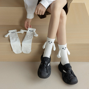 <span class=keywords><strong>Chaussettes</strong></span> mi-hautes magnétiques à motif de <span class=keywords><strong>visage</strong></span> souriant tenant des mains, en coton personnalisé, très vendues - Product Image 3