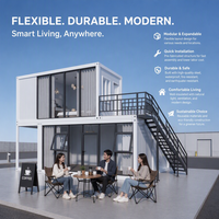 Maison préfabriquée modulaire à deux étages, moderne, en conteneurs, structure en acier, avec balcon sur le toit, escalier extérieur, installation rapide, hôtel/villa