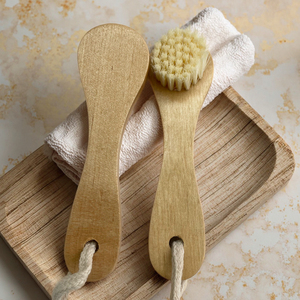 Mini <span class=keywords><strong>brosse</strong></span> sèche pour le <span class=keywords><strong>visage</strong></span>, <span class=keywords><strong>brosse</strong></span> exfoliante pour le nettoyage du <span class=keywords><strong>visage</strong></span> avec des poils en nylon naturel et un manche en bois de lotus - Product Image 1