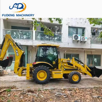 Chargeuse-pelleteuse d'occasion JCB 3CX fabriquée en Chine, excellent état, moteur sur roues, charge nominale de 3 tonnes, puissance de 63 kW, à vendre à prix réduit