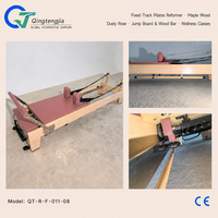Reformer de Pilates pliable en bois d'érable Rose Poussiéreux avec barre en bois massif et support de rangement pour cours de bien-être en boutique