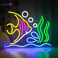 Enseigne néon LED avec motif de poisson tropical de dessin animé, scène sous-marine, éléments d'ondulation de l'eau, alimentation USB, design 3D pour thème océanique
