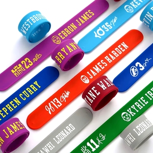 Pulseras de Goma Personalizadas de Baloncesto - Brazaletes Deportivos para Aficionados y Atletas - Duraderas y Elegantes - Product Image 2