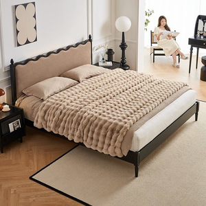 <span class=keywords><strong>Letto</strong></span> Moderno 2026 Stile Americano, <span class=keywords><strong>Letto</strong></span> Matrimoniale Vintage in Legno Massello Nero <span class=keywords><strong>con</strong></span> Imbottitura Morbida, Design a Onda per Camera da <span class=keywords><strong>Letto</strong></span> Principale - Product Image 2