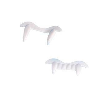 Colmillos de Vampiro Falsos de Plástico Blanco para Disfraz de Halloween, 2 Piezas, Marca Fankasi - Product Image 2