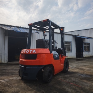 Precio de Fábrica: Transmisión Hidráulica Compacta de 2T/3T para Montacargas Diésel, Mástil de Dos Etapas, Neumáticos Todoterreno Antideslizantes - Product Image 4