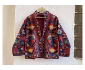 Veste matelassée classique brodée Suzani pour femme, style robe, à rayures, idée cadeau géniale, en tissu TNT imprimé avec rembourrage en coton - Product Image 1