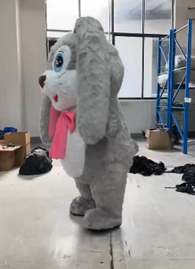 Disfraz de mascota inflado gris de orejas largas 2M 2,6 m traje de conejito peludo para festivales de Carnaval de Pascua mascota de conejo divertido - Product Image 4