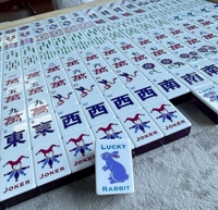 Jeu de Mahjong Américain en Acrylique Gravé 3 Couches 160 Pions Lapin Porte-Bonheur Violet avec Sac de Transport Durable et Écologique – Cadeau de Divertissement