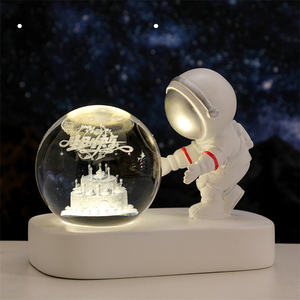 Lampe de table LED 3D Spaceman Moon LampLovely Art Résine Décoration de <span class=keywords><strong>la</strong></span> maison Lampe de <span class=keywords><strong>lune</strong></span> Veilleuse de <span class=keywords><strong>lune</strong></span> - Product Image 3