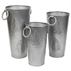 Lot de 3 grands jardinières à fleurs en métal galvanisé de forme ronde vintage pour la décoration de la maison et du jardin avec poignées en anneau - Product Image 1