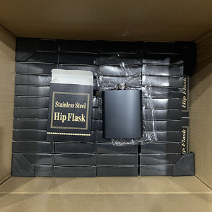 Petaca negra de acero inoxidable de viaje 6oz 7oz 8oz al por mayor con parte superior negra Petaca negra mate de 6oz con tapa negra - Product Image 3