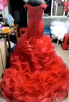 2024 Photo Réelle Robe de Mariée Sirène Rouge Gothique Épaules Dénudées Organza Volants Traîne Étagée Robe de Mariée Princesse Africaine
