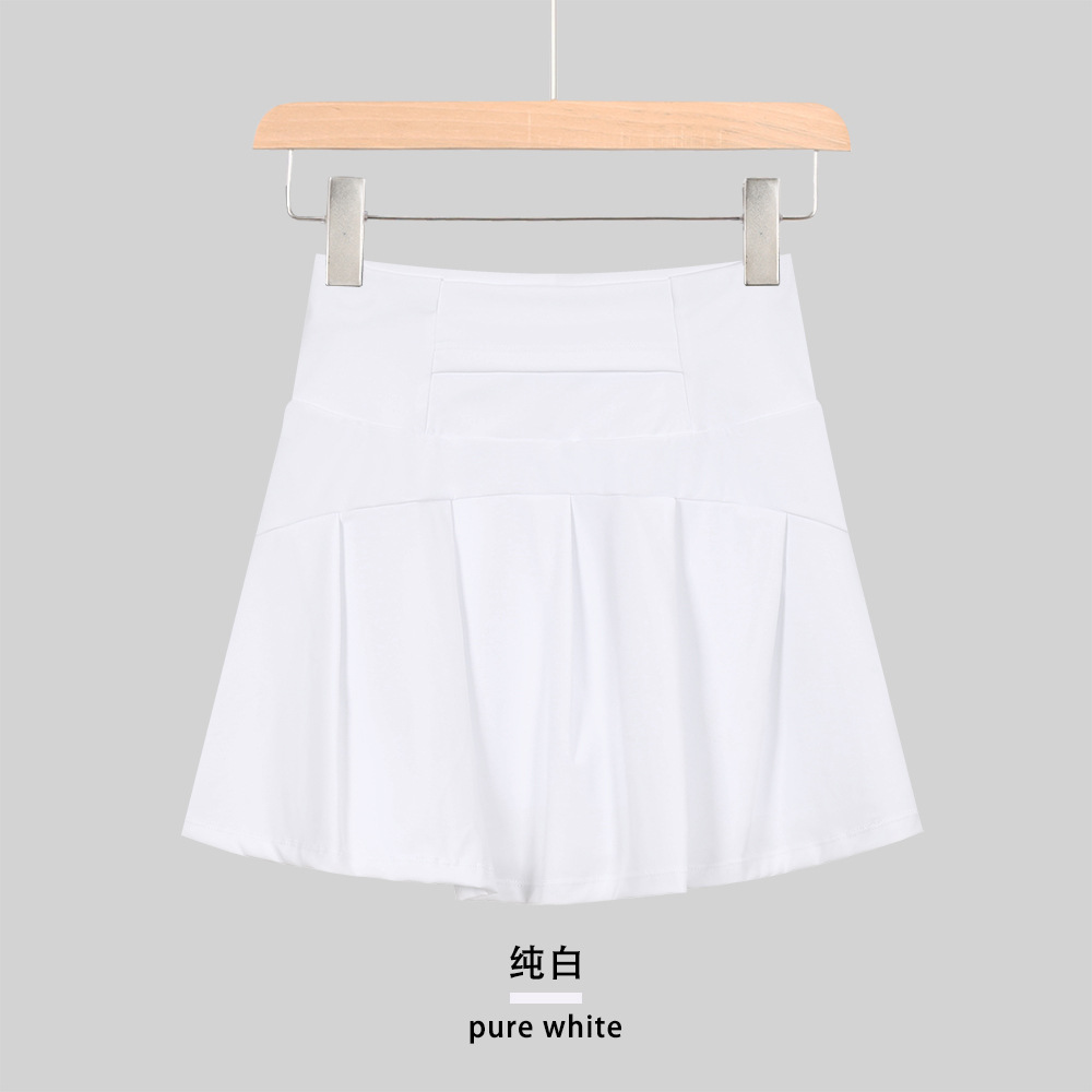 Short skirt pure white