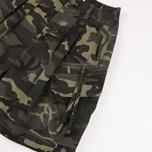 Shorts cargo camouflage taille haute pour homme avec plusieurs poches, fermeture à cordon, style workwear, longueur bermuda, tissu en toile - Product Image 6