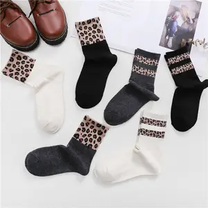 New Design Hot Sale Leopard Baumwolle Crew Socken Mode benutzer definierte lässige Crew Socken knitted One Size Damen Socken