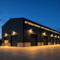 Bâtiment industriel en acier de 70 m avec structure portique, murs anthracite, toit bleu marine, porte enroulable et éclairage LED