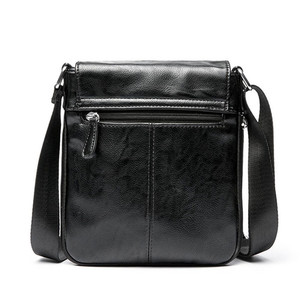 Vente en gros Nouvel arrivage de <span class=keywords><strong>sac</strong></span> tendance pour <span class=keywords><strong>homme</strong></span> <span class=keywords><strong>Sac</strong></span> à bandoulière <span class=keywords><strong>noir</strong></span> simple style <span class=keywords><strong>business</strong></span> en <span class=keywords><strong>cuir</strong></span> PU <span class=keywords><strong>Sac</strong></span> à bandoulière avec logo de marque personnalisé - Product Image 5
