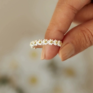 RFJEWEL Anello Margherita Placcato Oro 18K in Stile Coreano per Occasioni Speciali da Donna - Product Image 4