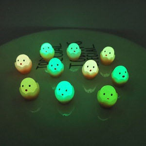 Nuevos Accesorios de Resina con Diseño de Huevos de Cáscara Rota que Brillan en la Noche, Modelo de Micropaisaje Creativo DIY, Lindos Juguetes de Dibujos Animados que Brillan en la Oscuridad - Product Image 6