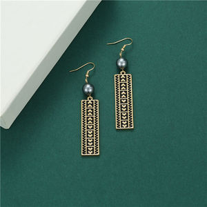 Conjunto de Joyería de Lujo con Cadena Geométrica de Oro de 18K para Mujer, Aretes y Collar Hawaianos, Diseño Elegante y Moderno - Product Image 3