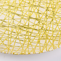 Assiette de présentation ronde en verre transparent avec bordure dorée en maille, idéale pour les mariages, les salades de fruits et le service de table – Vente en gros