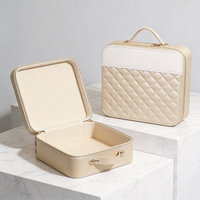 Boîte cadeau rigide de haute qualité en cuir PU personnalisé avec fermeture éclair, poignée en PU, pour bijoux et cosmétiques