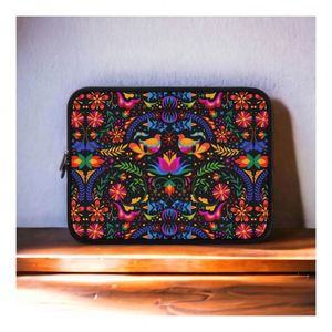 Vente en gros de housses d'ordinateur portables en néoprène noir à fleurs mexicaines personnalisées, sacs pour ordinateur portable de 13, 14 et 15 pouces, housses pour Macbook - Product Image 1