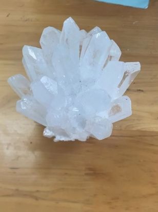 คลัสเตอร์ควอตซ์ใสเทียม