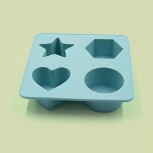 <b>Hot</b> Sale Gray 4-Grid Shaped Silicone Ice Mold with Lid BPA-Free Flexible Ice Cube Tray Easy Release Ice <b>Maker</b> for <b>Drinks</b> - Product Image 2