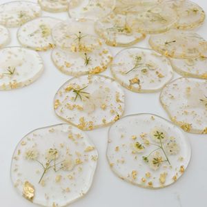 Posavasos de Resina con Flores Secas y Hoja de Oro, Decoración Hecha a Mano para Mesa de Boda - Product Image 4