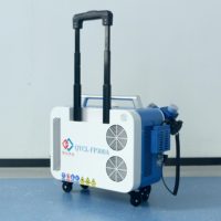Machine de nettoyage au laser pulsé portable 300W avec chariot, nettoyeur laser à fibre compact pour l'élimination de la rouille, de la peinture, de l'huile et des oxydes